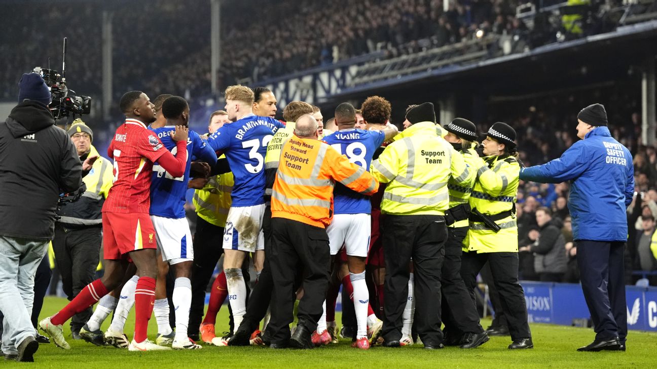 Read more about the article Four goals, four red cards: Coaches, players, police land blows in unruly Everton vs Liverpool match